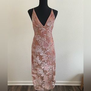 LIKE NEW Lulu’s midi dress with beautiful crushed velvet roses print
